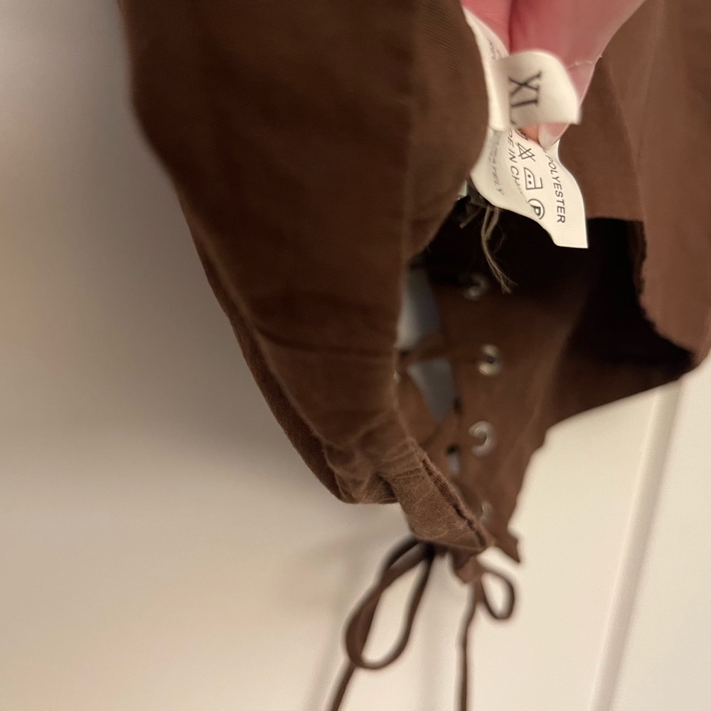 Lace-up Crop Top - Picture 3 of 3